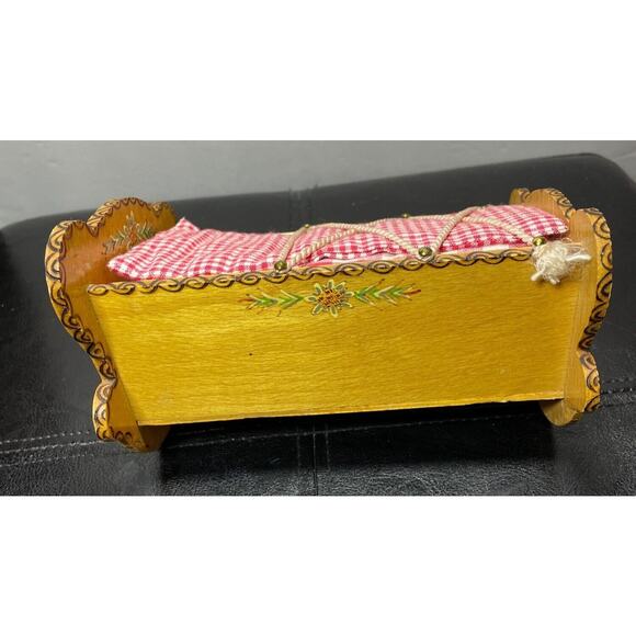 RARE Reuge Hand Painted Rocking Musical Doll Cradle Brahms Lullaby Swiss Works - Picture 6 of 12